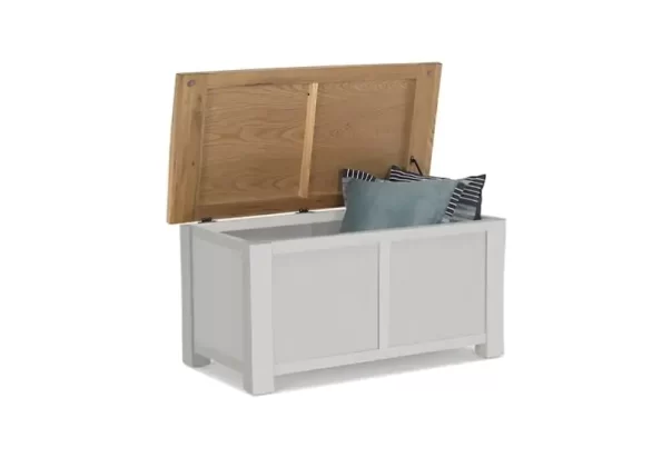 Amberly Blanket Box